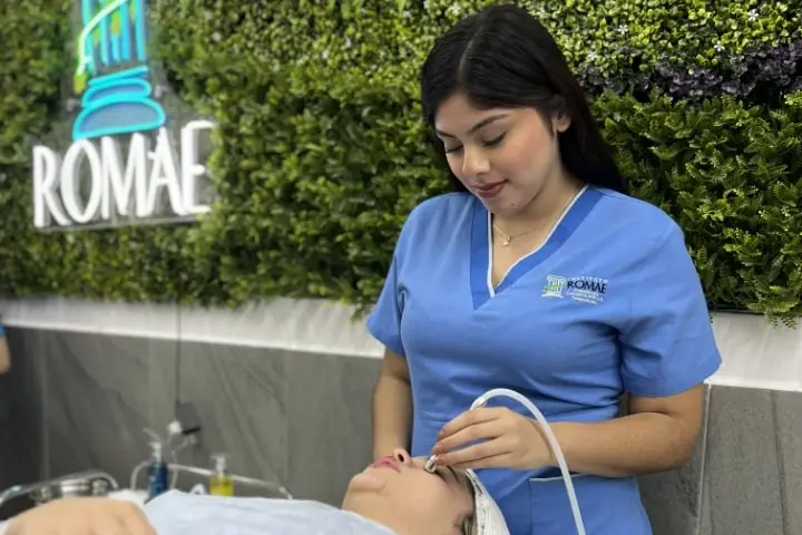 Alumnas de Cosmiatría Médica en el campus Mazatlán